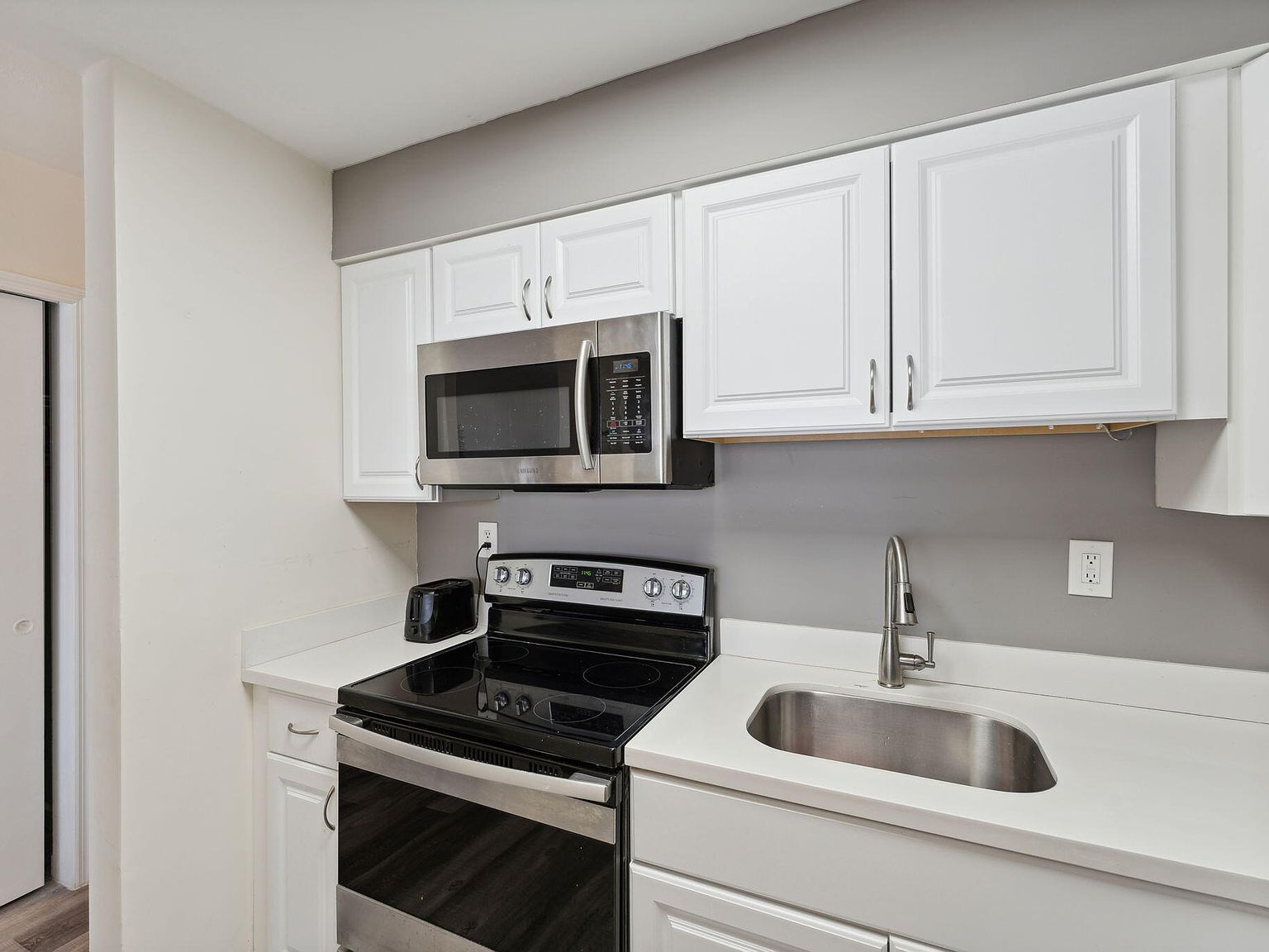 1450 NE 170th St APT 114 North Miami Beach, FL 33162 - Thumbnail 2