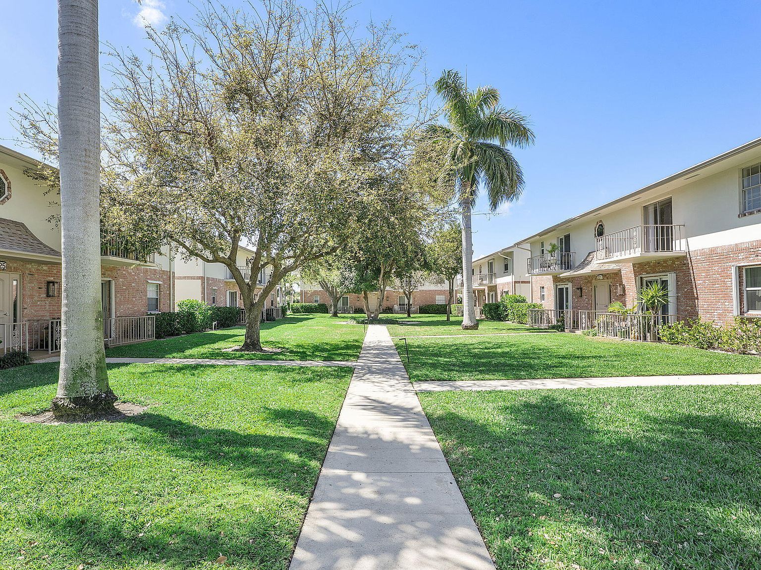 2015 S Seacrest Blvd APT C Boynton Beach, FL 33435 - Thumbnail 2