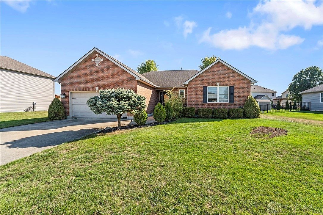 680 Loxley Ln Troy, OH 45373 - Thumbnail 2