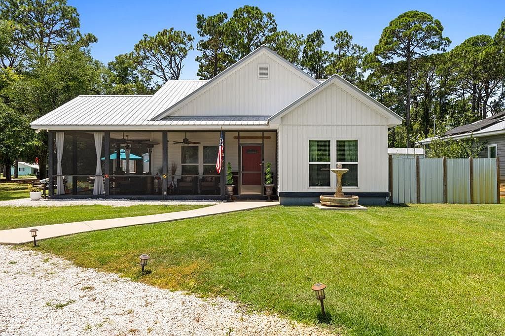 242 15th St Apalachicola, FL 32320, 32320