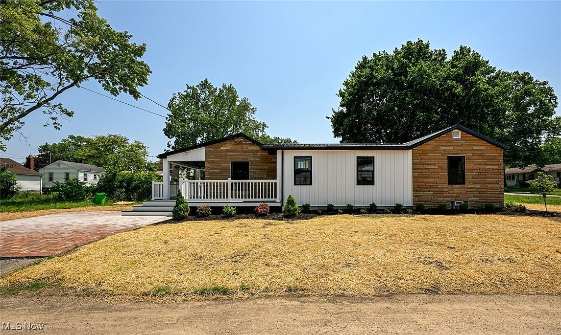 1319 Stratford St Barberton, OH 44203 - Thumbnail 2