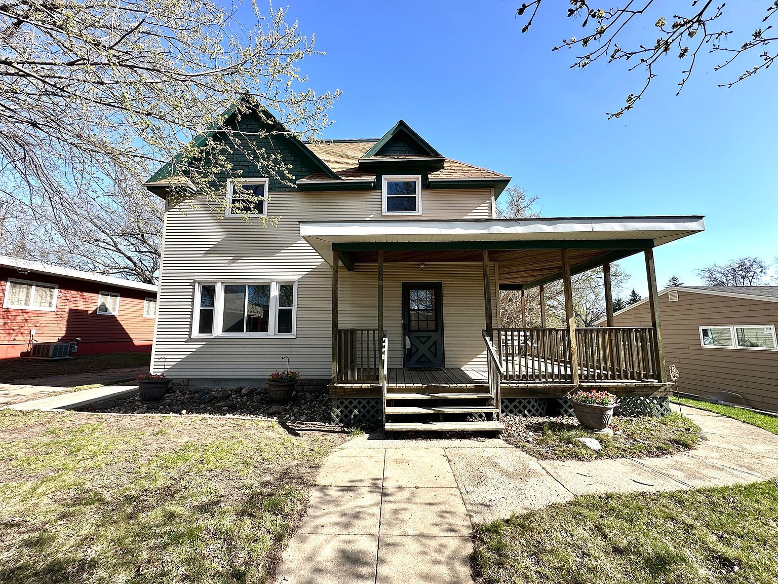 406 3rd St SW De Smet, SD 57231, 57231