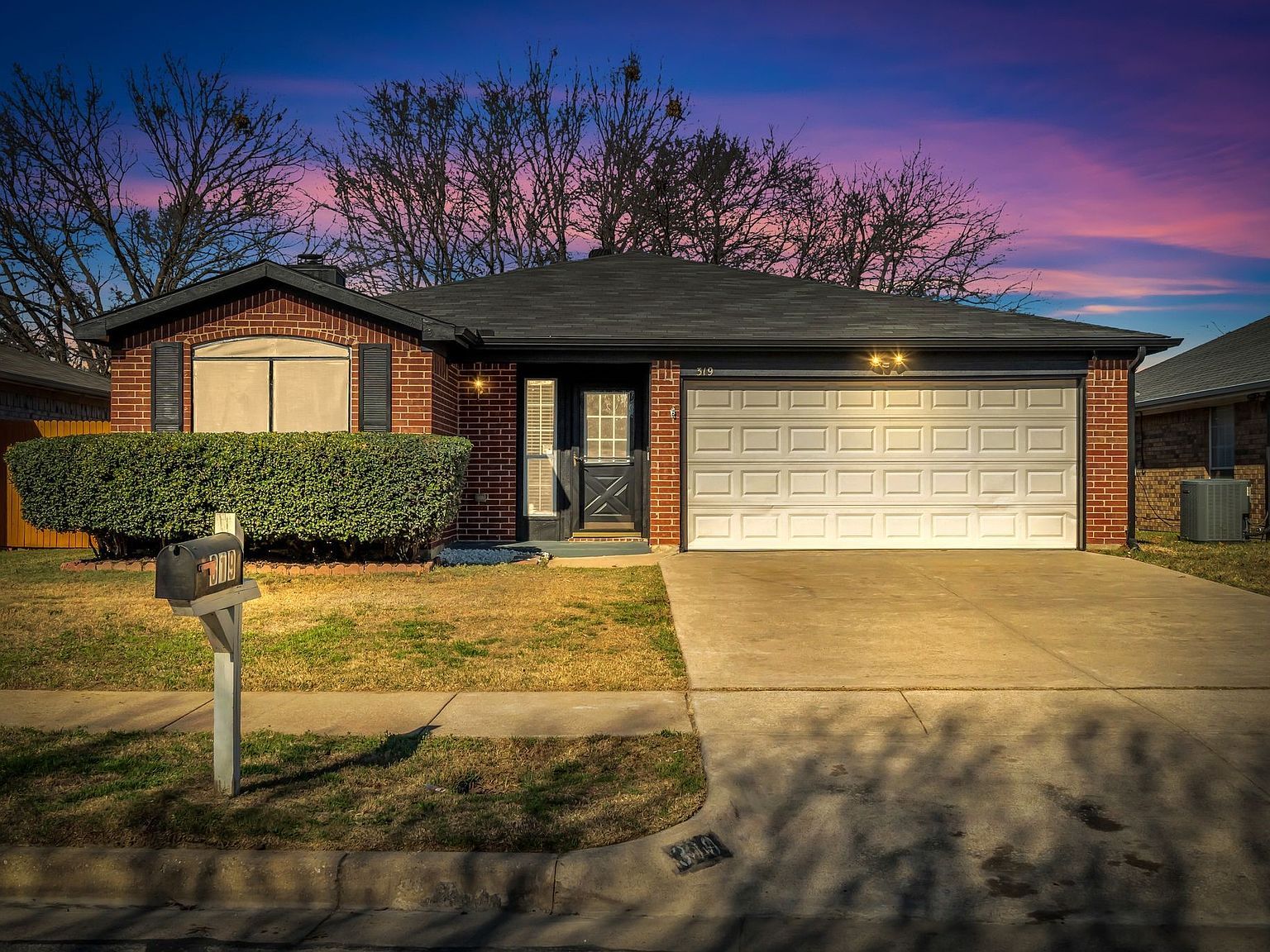 319 Faircrest Dr Arlington, TX 76018 - Thumbnail 2