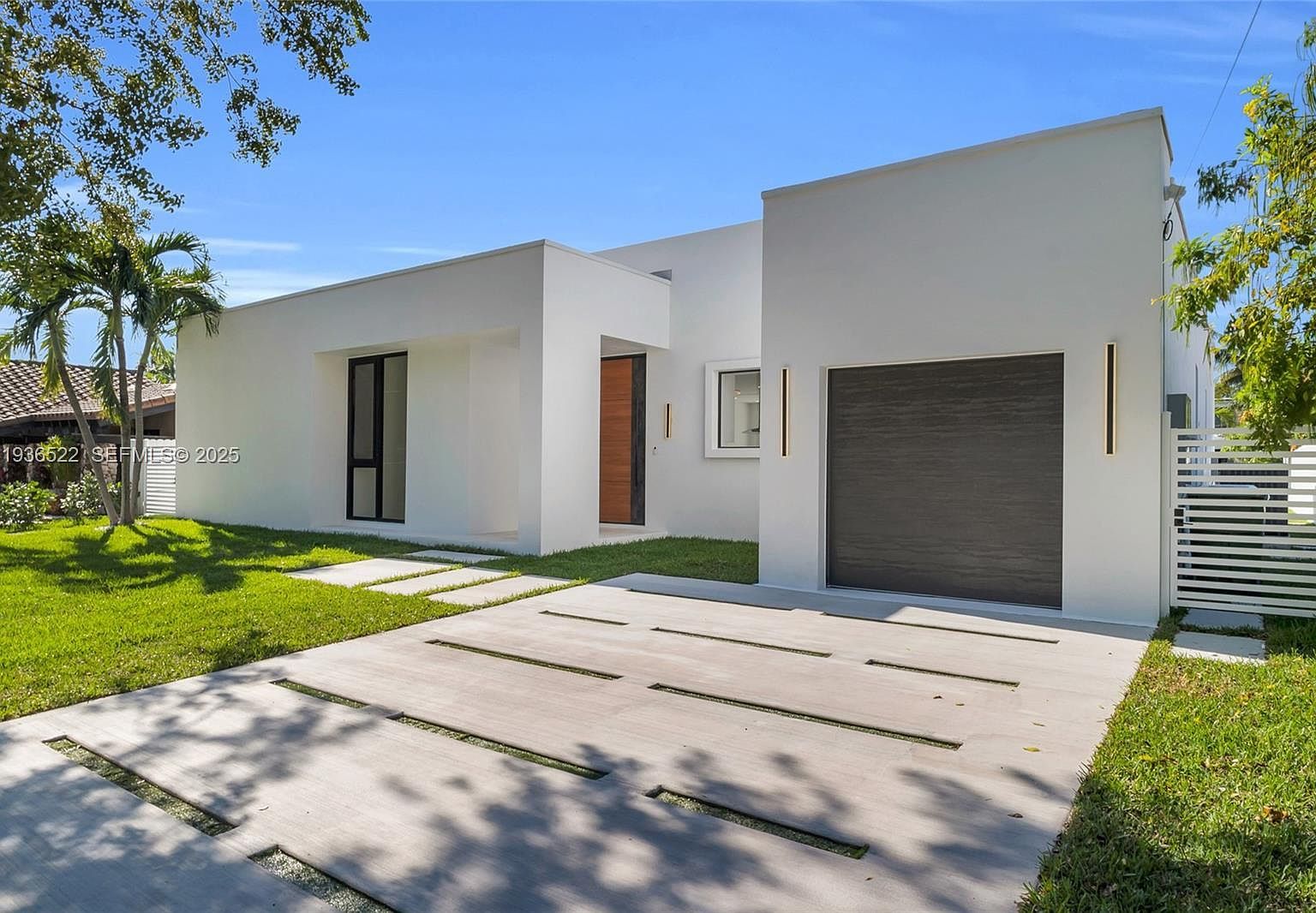 13200 N Bayshore Dr North Miami, FL 33181 - Thumbnail 2