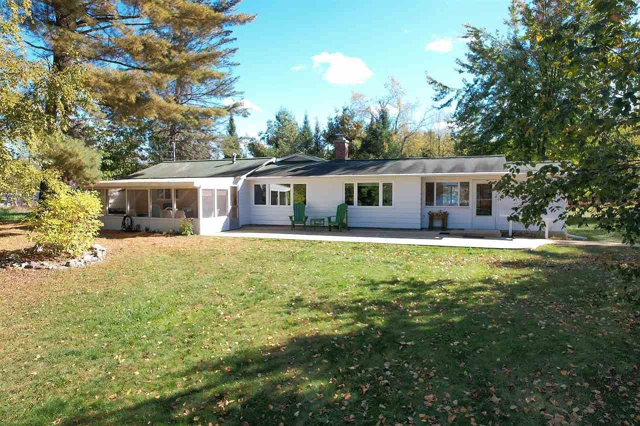 11076 Botsford Ln Petoskey, MI 49770 - Thumbnail 2