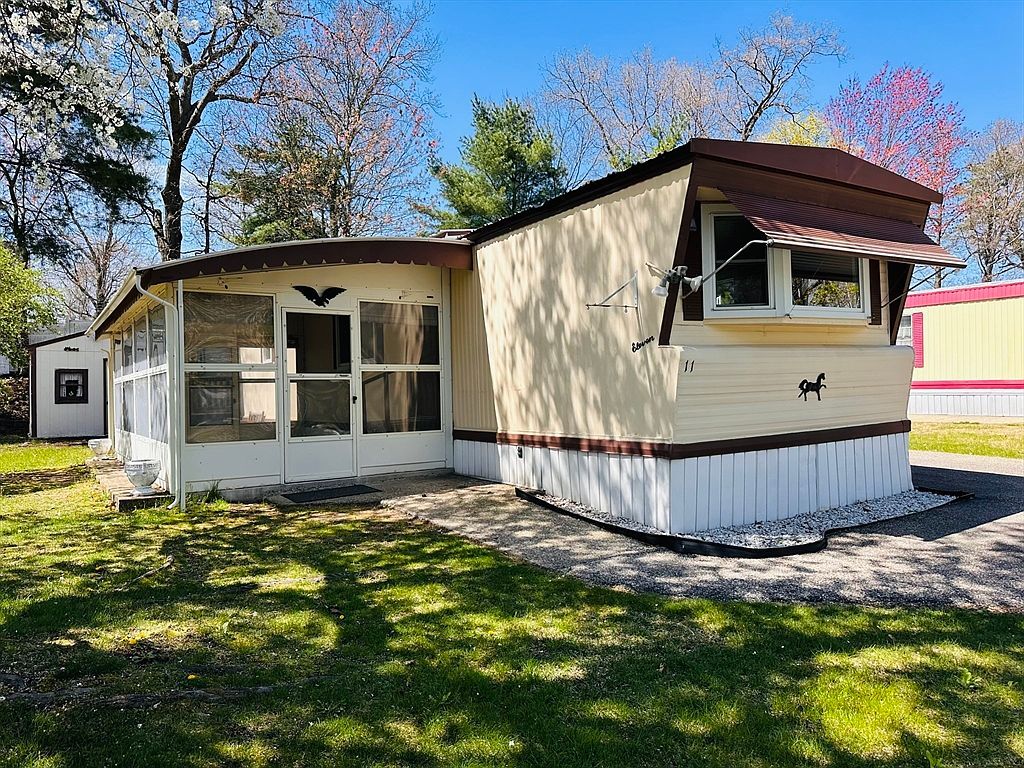 11 Lamplighter Ln Springfield, MA 01119  | New build
