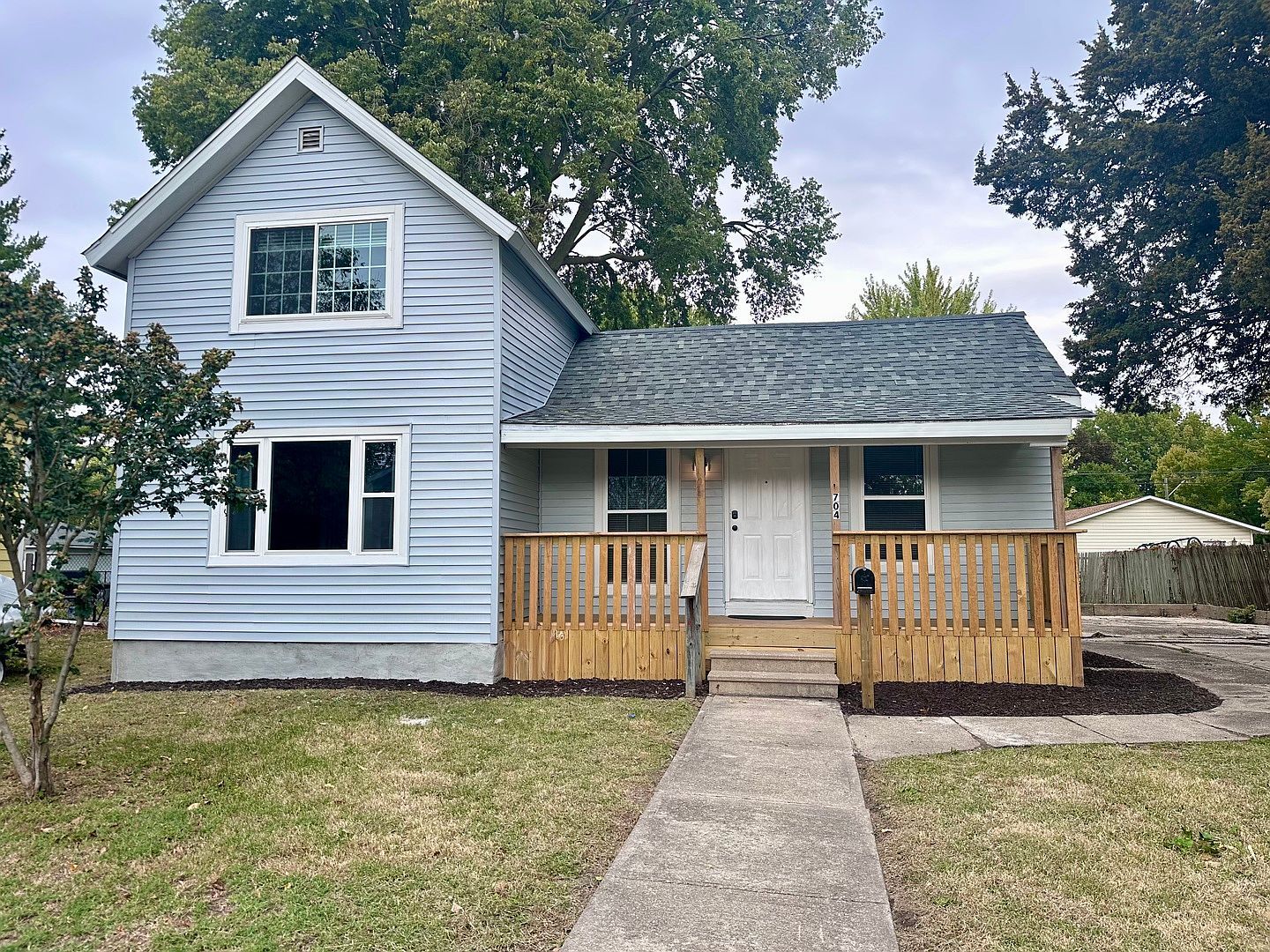 704 W 7th St Sterling, IL 61081 - Thumbnail 2