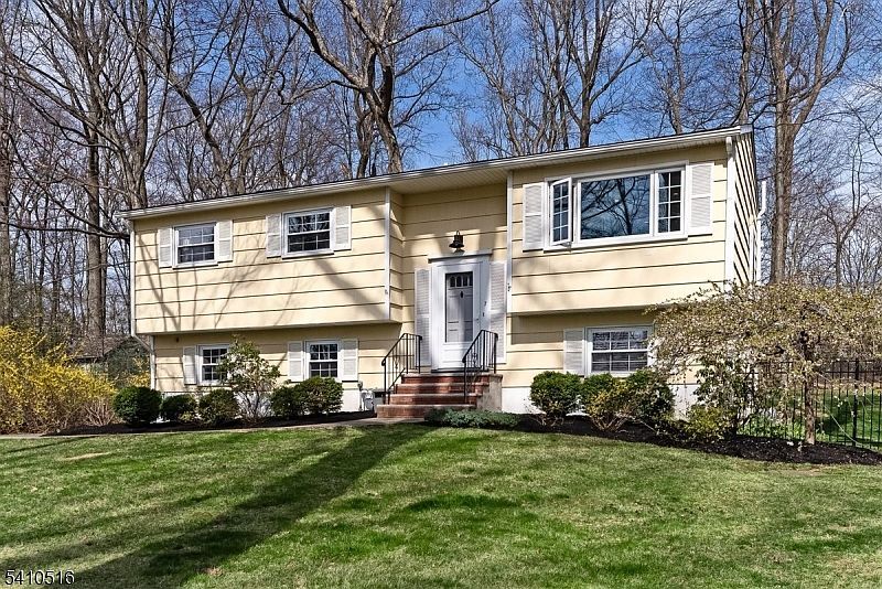 7 Pamela Dr Randolph, NJ 07869  | Single Family