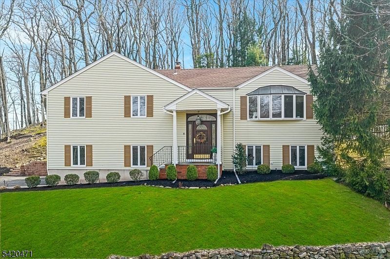 24 Lord William Penn Dr Morristown, NJ 07960  | Single Family
