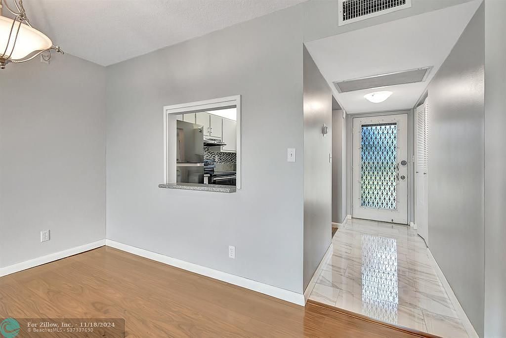 9300 SW 8th St APT 303 Boca Raton, FL 33428 - Thumbnail 2