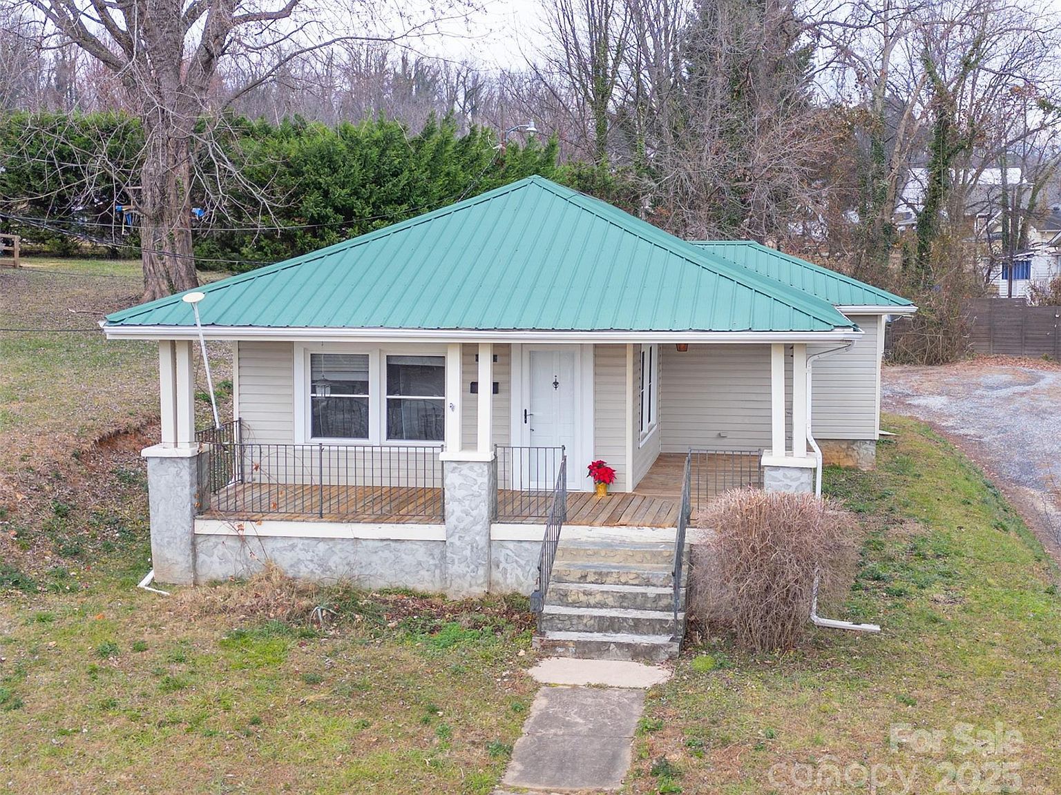 175 Blue Ridge St Marion, NC 28752 - Thumbnail 2