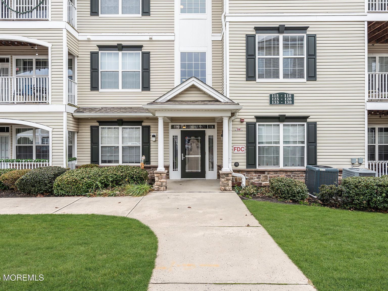 136 Mill Pond Way Eatontown, NJ 07724 - Thumbnail 2