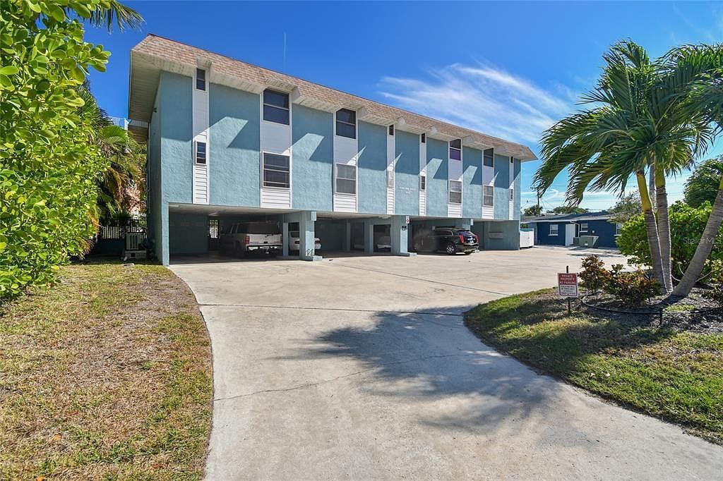 205 Highland Ave UNIT 2 Bradenton Beach, FL 34217 - Thumbnail 2