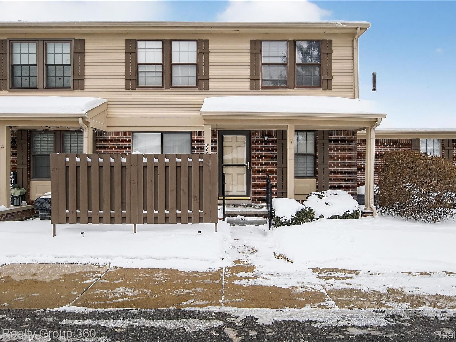 8092 Willow Ln Warren, MI 48093 - Thumbnail 2