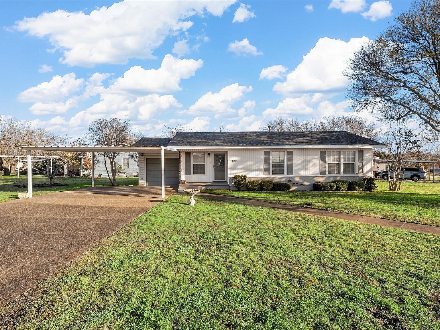 1307 W 5th St Mc Gregor, TX 76657 - Thumbnail 2