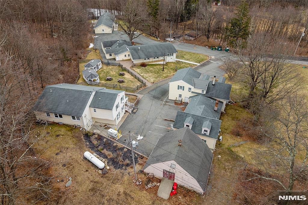 240 Long House Dr W Hewitt, NJ 07421  | Single Family