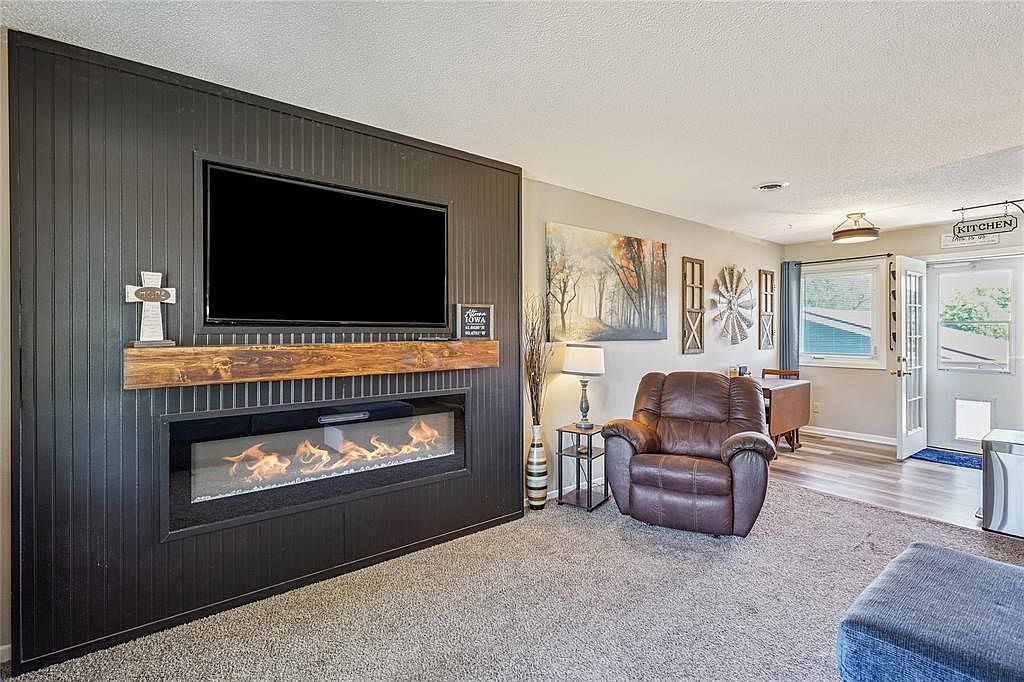 107 10th Ave SW Altoona, IA 50009 - Thumbnail 2