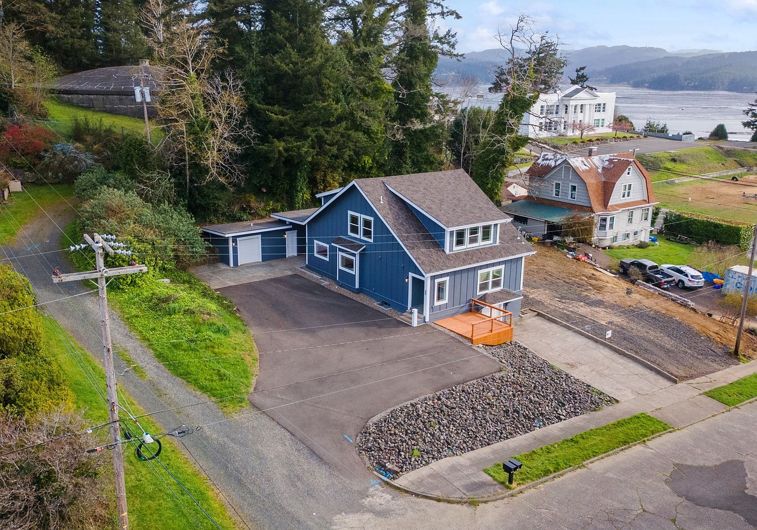 790 Oregon St North Bend, OR 97459 - Thumbnail 2