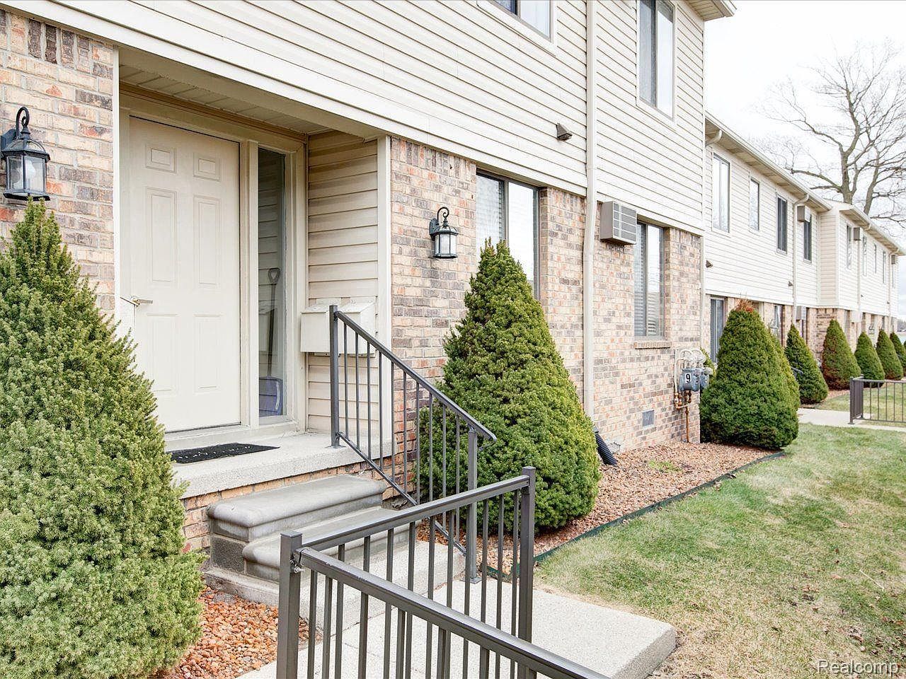 1700 River Rd APT 9 Marysville, MI 48040 - Thumbnail 2