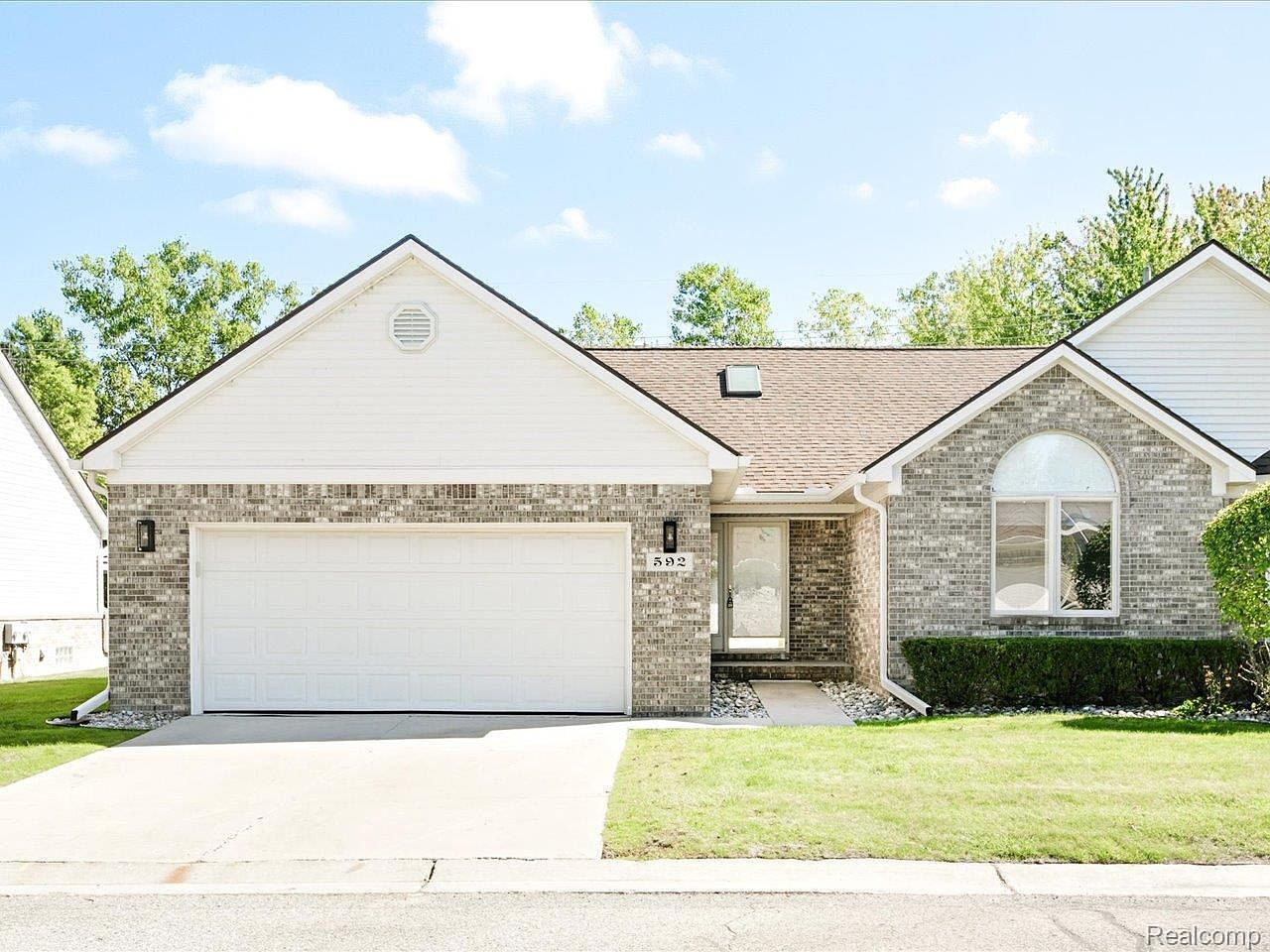 592 Snowbird Cir E Saint Clair, MI 48079 - Thumbnail 2