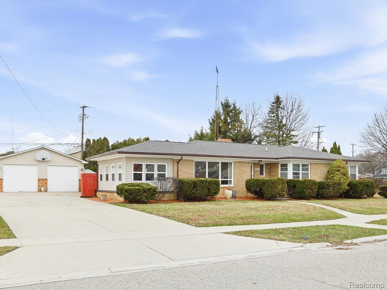 2025 Union St Port Huron, MI 48060 - Thumbnail 2