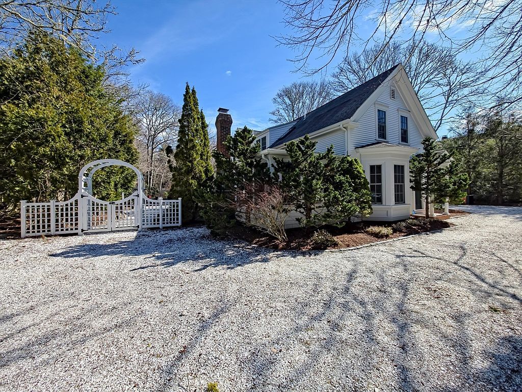 552 Main St Barnstable, MA 02630 | Single Family