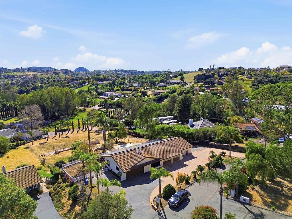 358 Spanish Spur Fallbrook, CA 92028 - Thumbnail 2