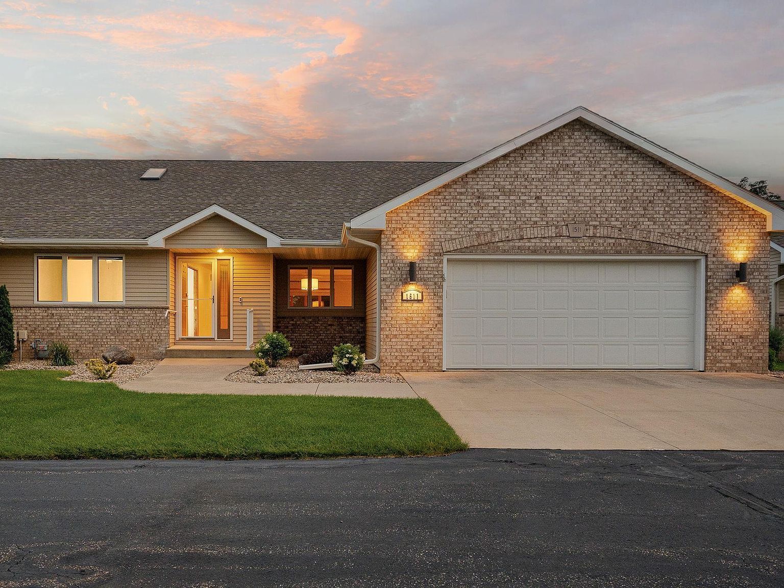 1511 16th Ave SW Austin, MN 55912 - Thumbnail 2