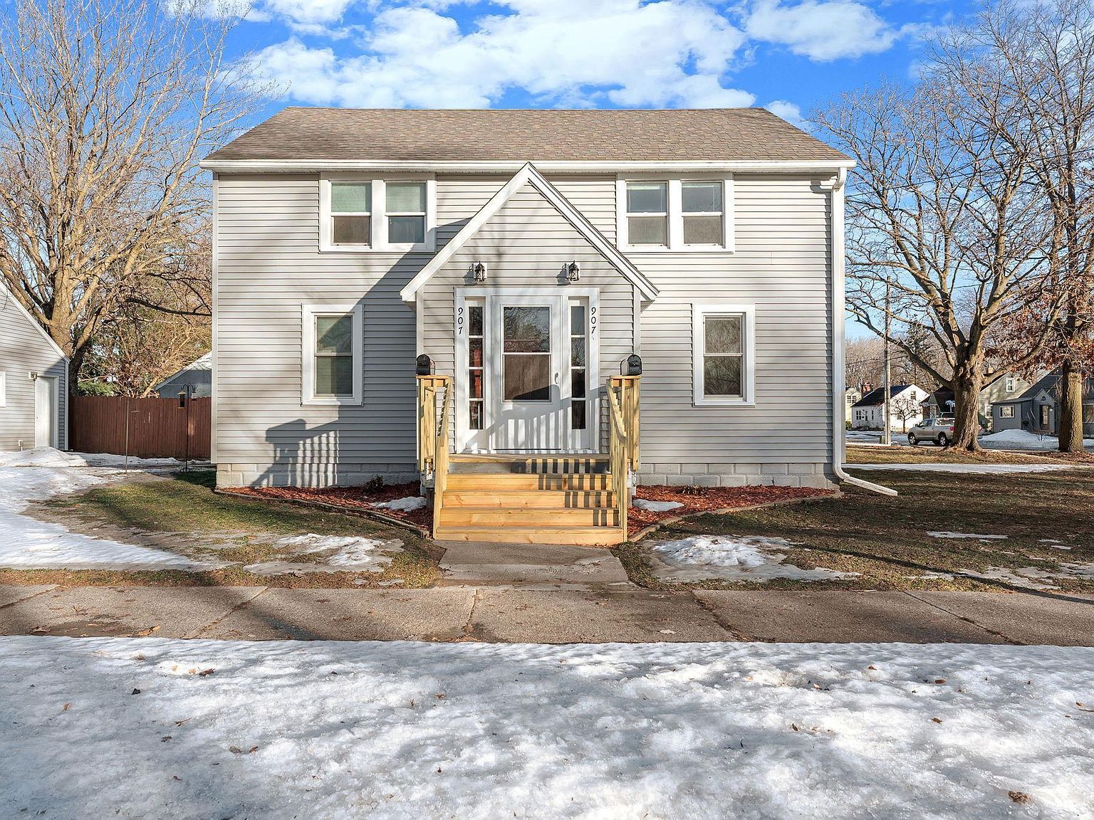 907 8th St SE Austin, MN 55912 - Thumbnail 2