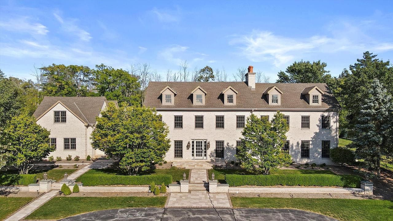 10060 N Range Line Rd Mequon, WI 53092 - Thumbnail 2