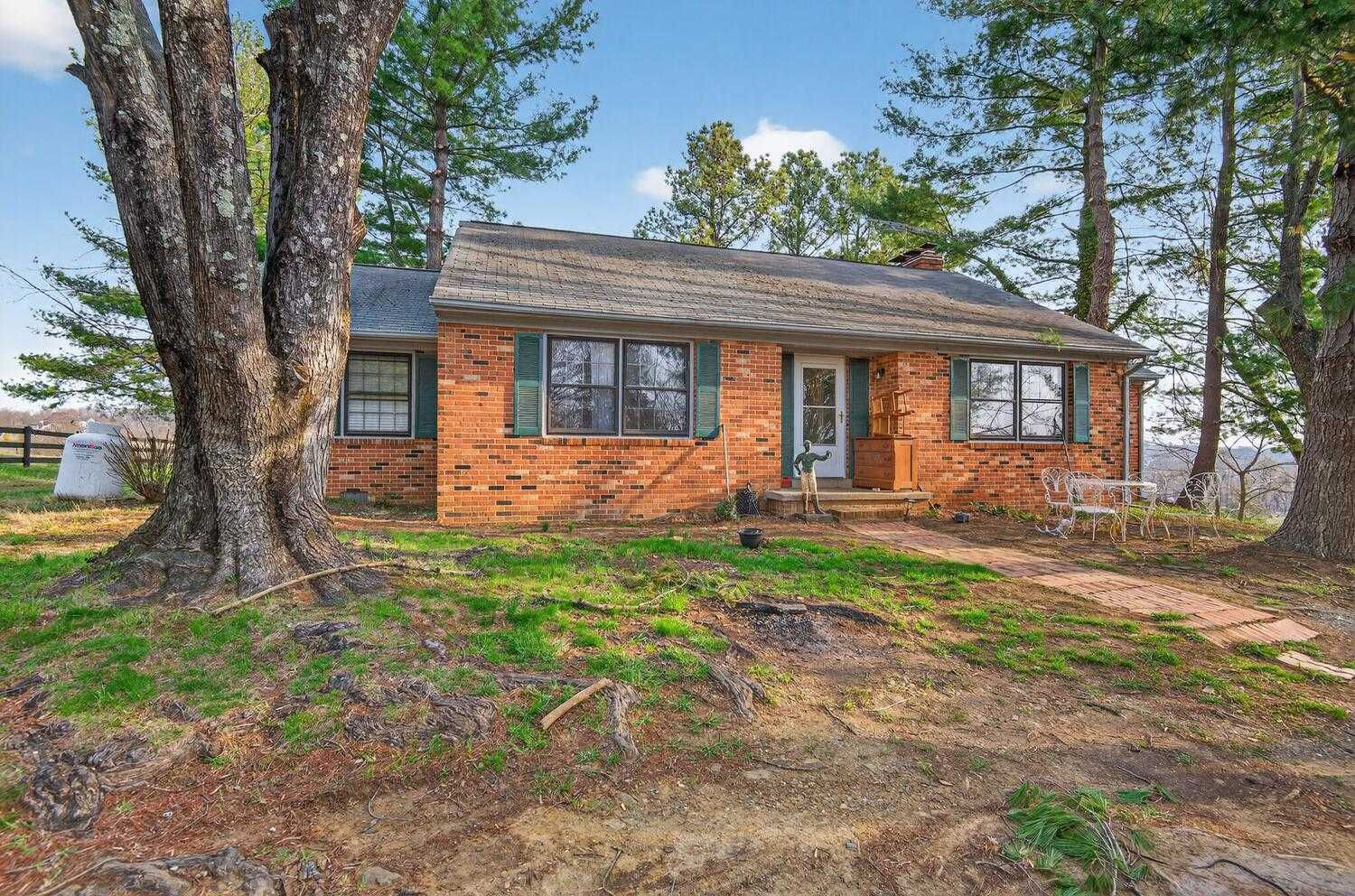 40246 Thomas Mill Rd, Leesburg, VA 20175, USA  | Single Family