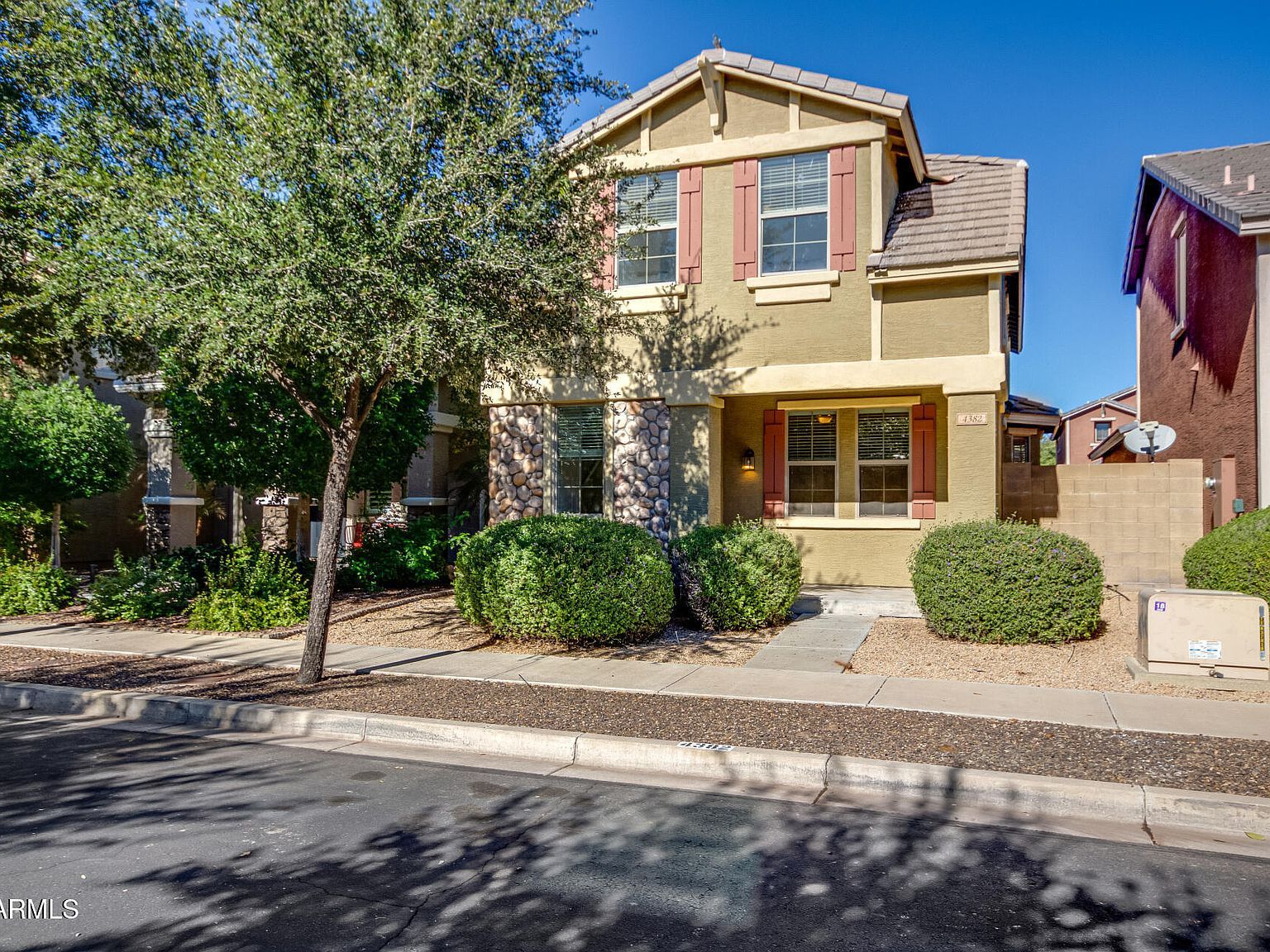 4382 E Selena Dr Phoenix, AZ 85050 - Thumbnail 2