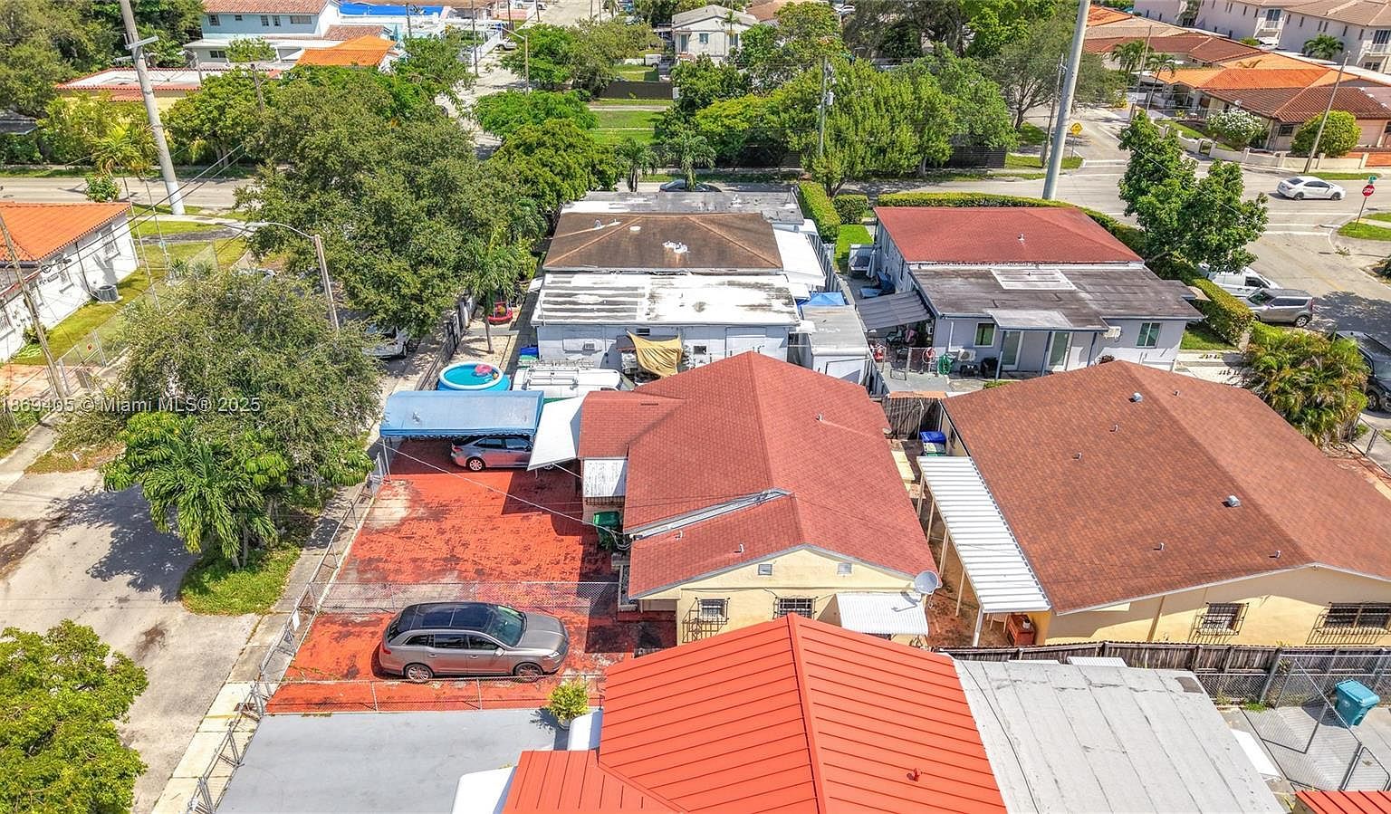 1055 NW 32nd Ct Miami, FL 33125 - Thumbnail 2