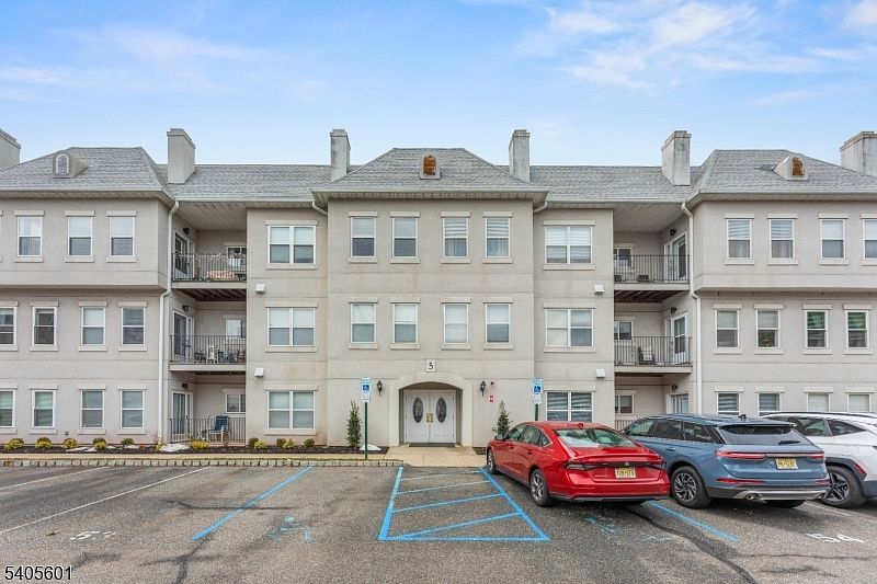 511 Brittany Dr Wayne, NJ 07470 - Thumbnail 2