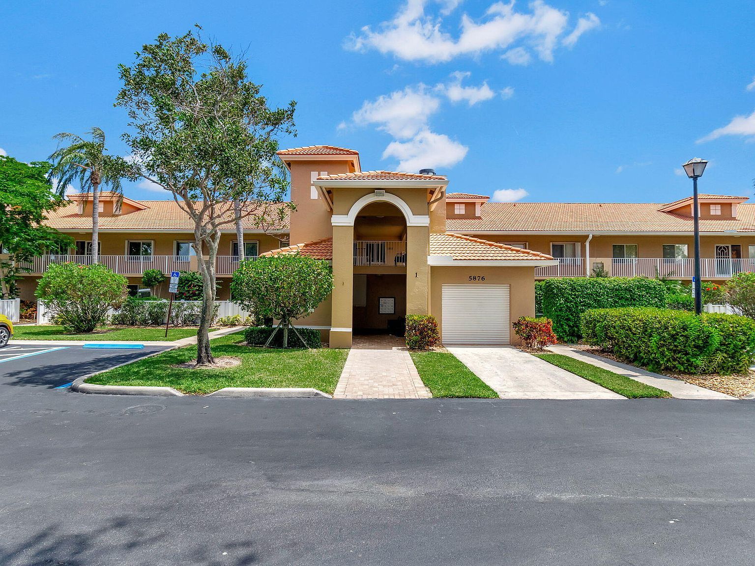 5876 Regal Glen Dr APT 105 Boynton Beach, FL 33437 - Thumbnail 2