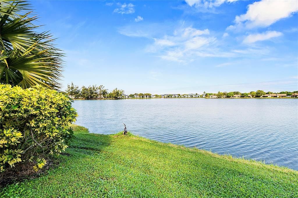 5510 Lakeside Dr APT 106 Pompano Beach, FL 33063 - Thumbnail 2