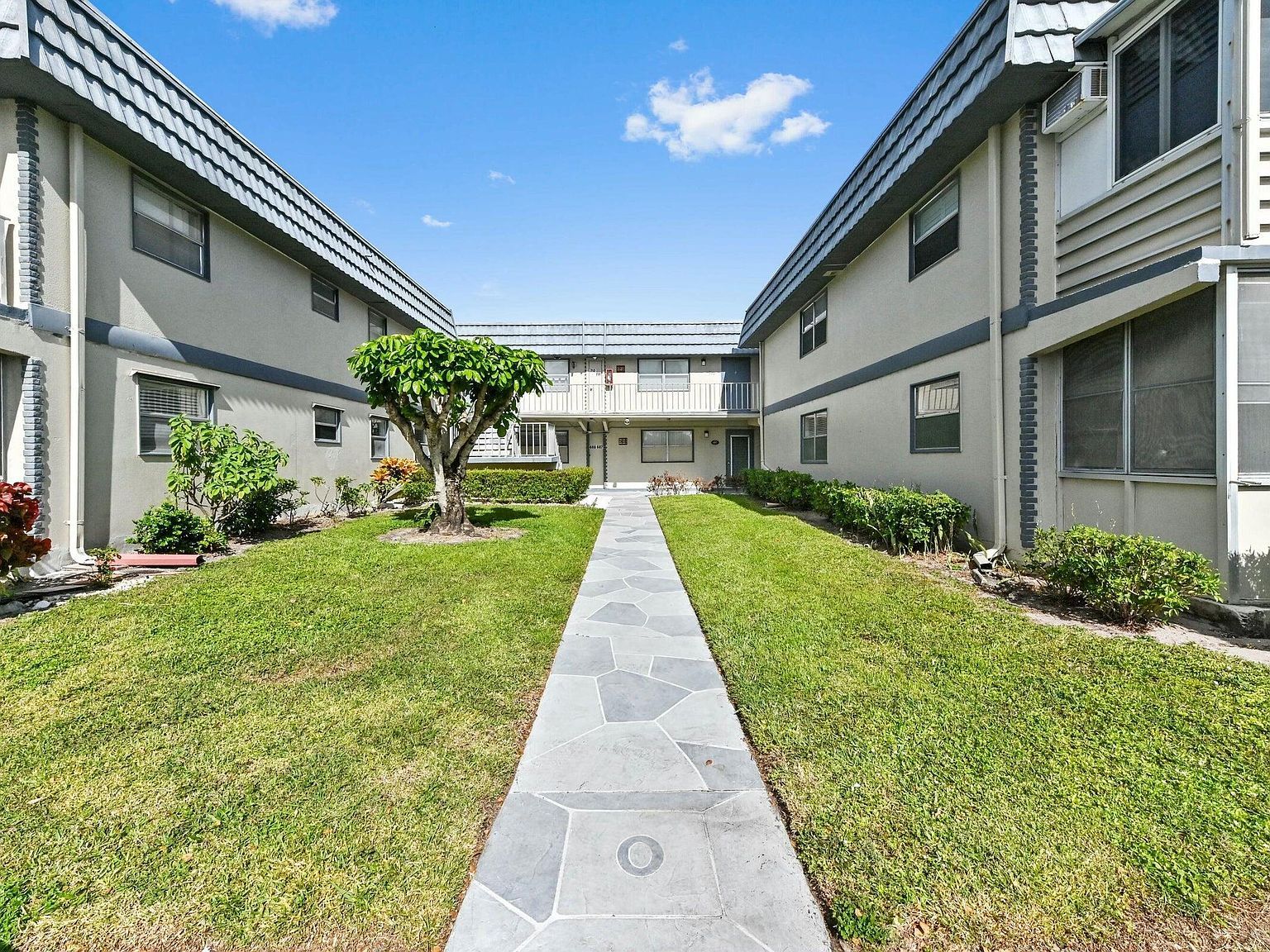 686 Brittany Park #O Delray Beach, FL 33446 - Thumbnail 2