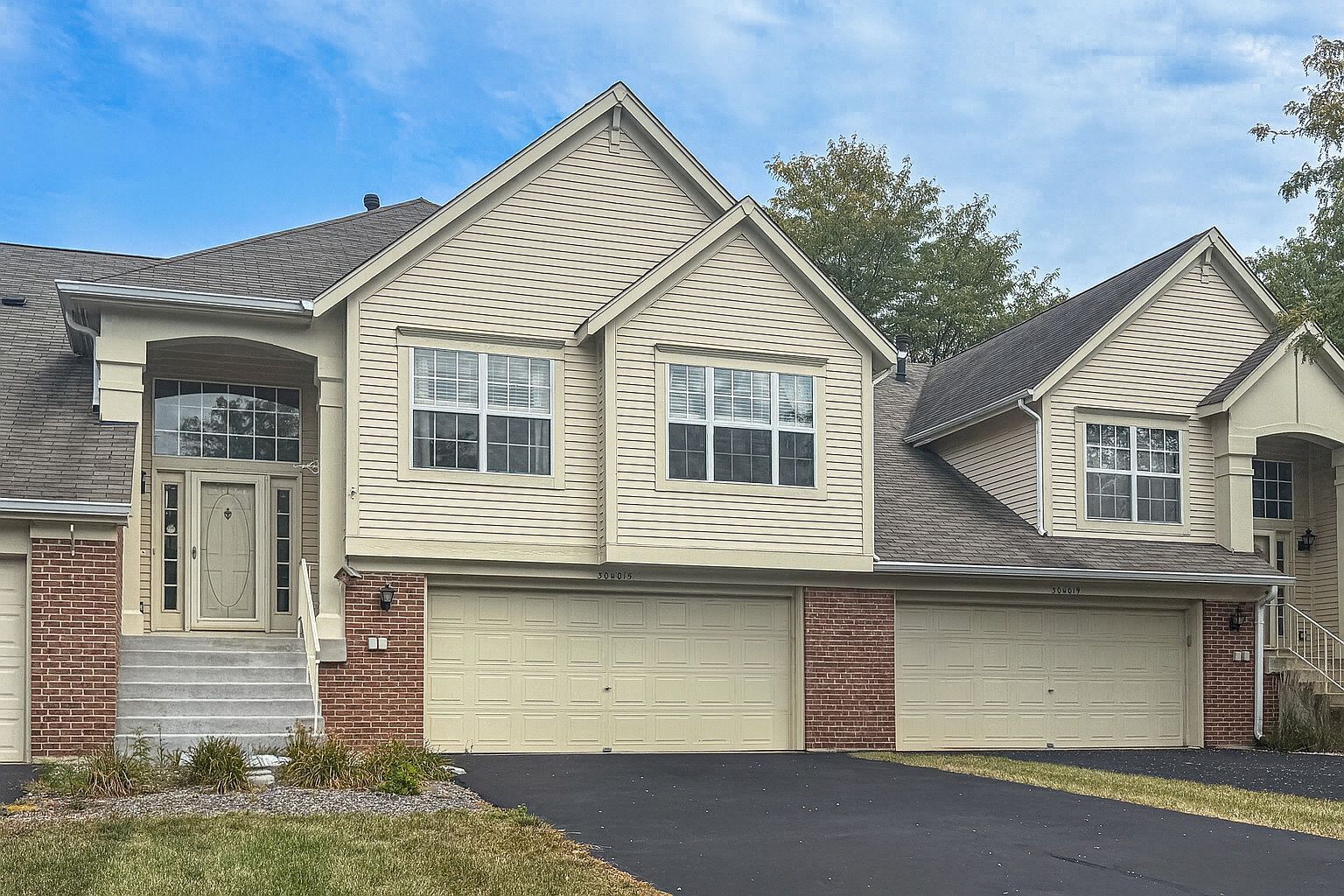 30W015 Juniper Ct #30W015 Warrenville, IL 60555 - Thumbnail 2