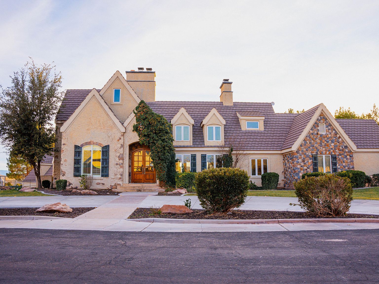 204 S Trebruk Cir St George, UT 84770 - Thumbnail 2