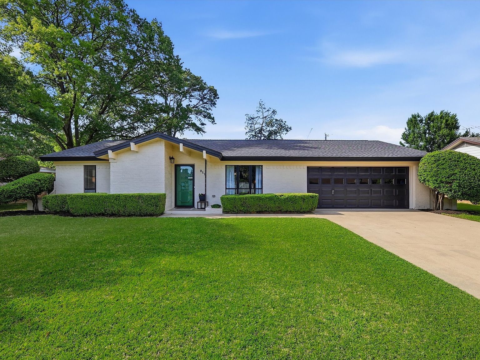 217 E Louella Dr Hurst, TX 76054, 76054