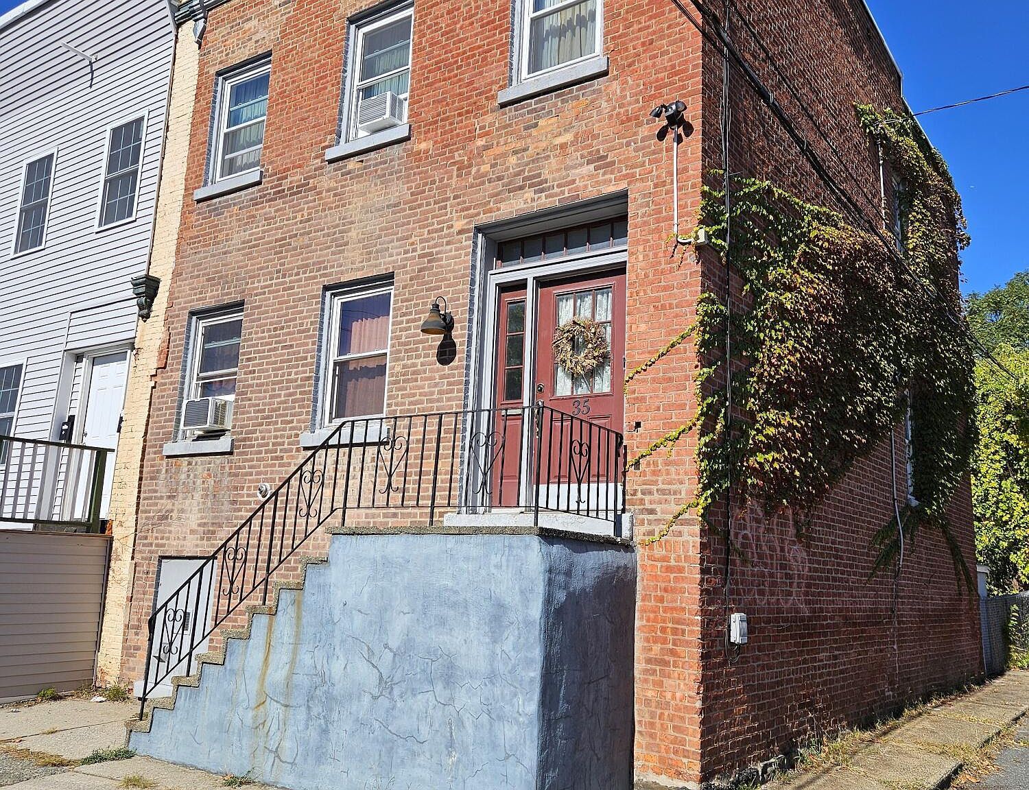 35 Jefferson St Troy, NY 12180 - Thumbnail 2