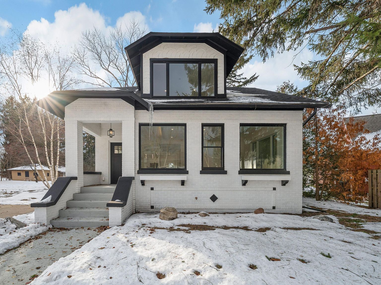 312 S Whittaker St New Buffalo, MI 49117 - Thumbnail 2