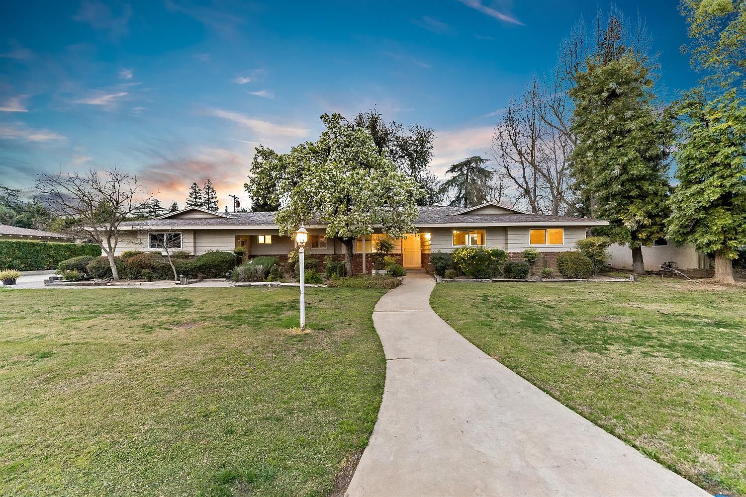 1630 W Robinwood Ln Fresno, CA 93711 - Thumbnail 2