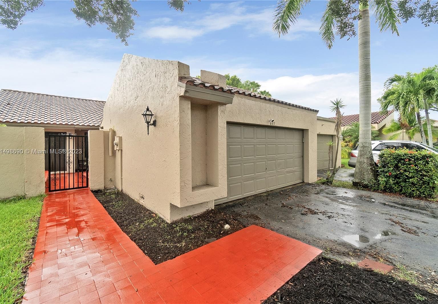 607 Village Lake Dr Weston, FL 33326 - Thumbnail 2