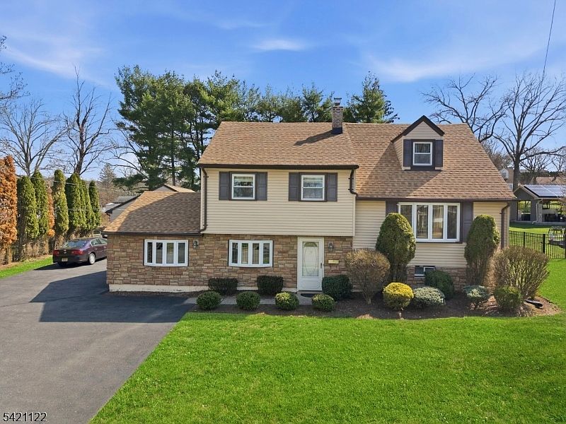 37 Farmingdale Rd Wayne, NJ 07470  | Single Family