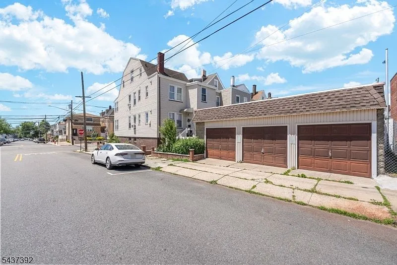 105 Bergen Ave Kearny, NJ 07032, 7032