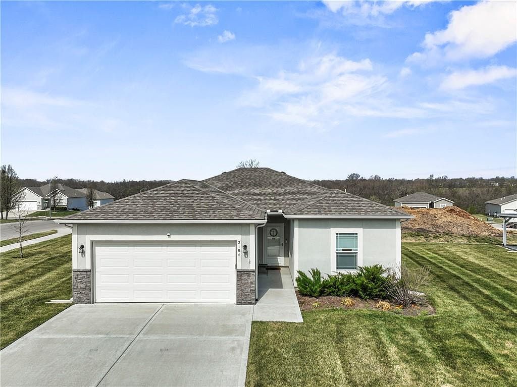 2104 Crestview Ct Raymore, MO 64083  | Single Family