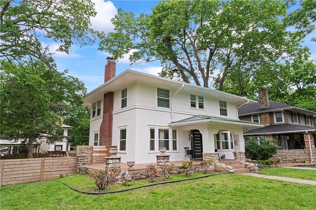 7444 Summit St Kansas City, MO 64114, 64114