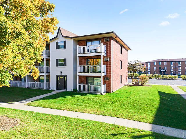 291 Gregory St APT 6 Aurora, IL 60504 - Thumbnail 2