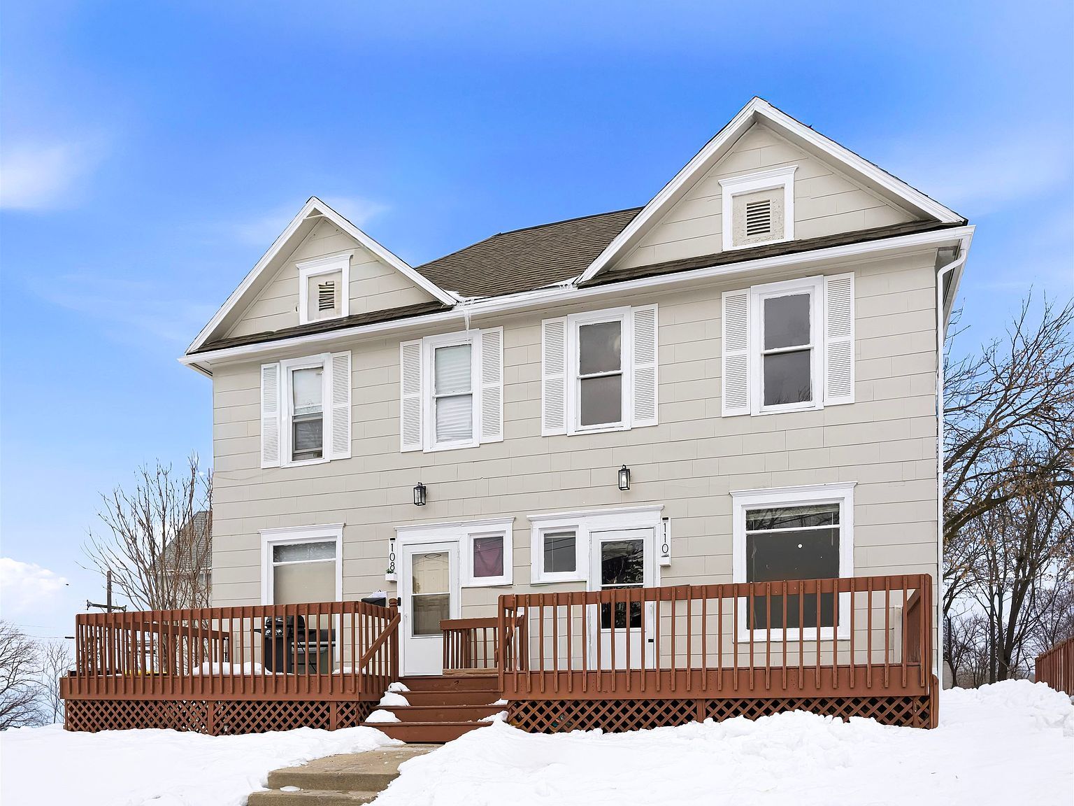 108-110 E Iroquois St Freeport, IL 61032 - Thumbnail 2